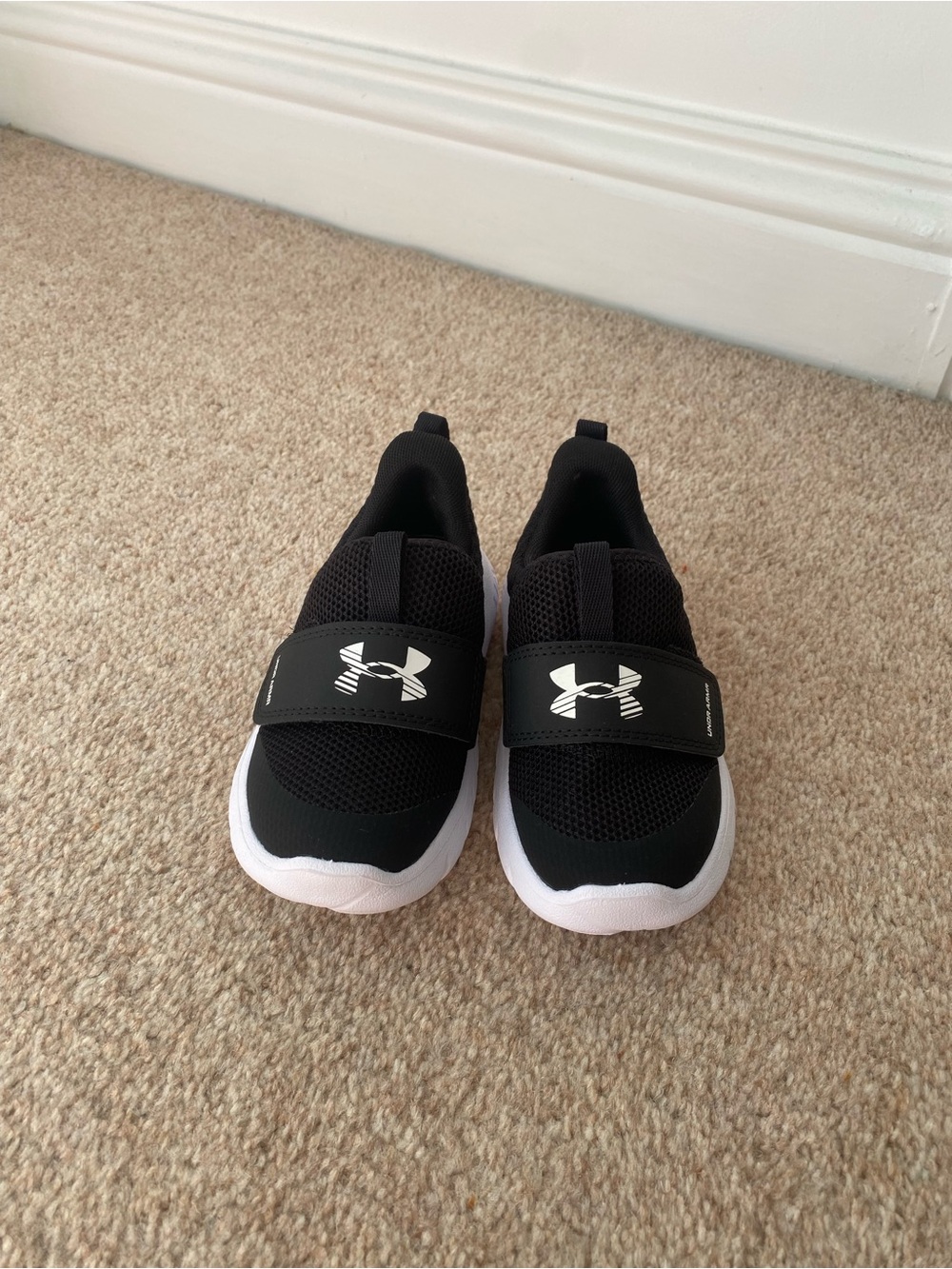 Under Armour Kids Toddler Black Slip-On Sneakers with White Soles Sz 8 NEW